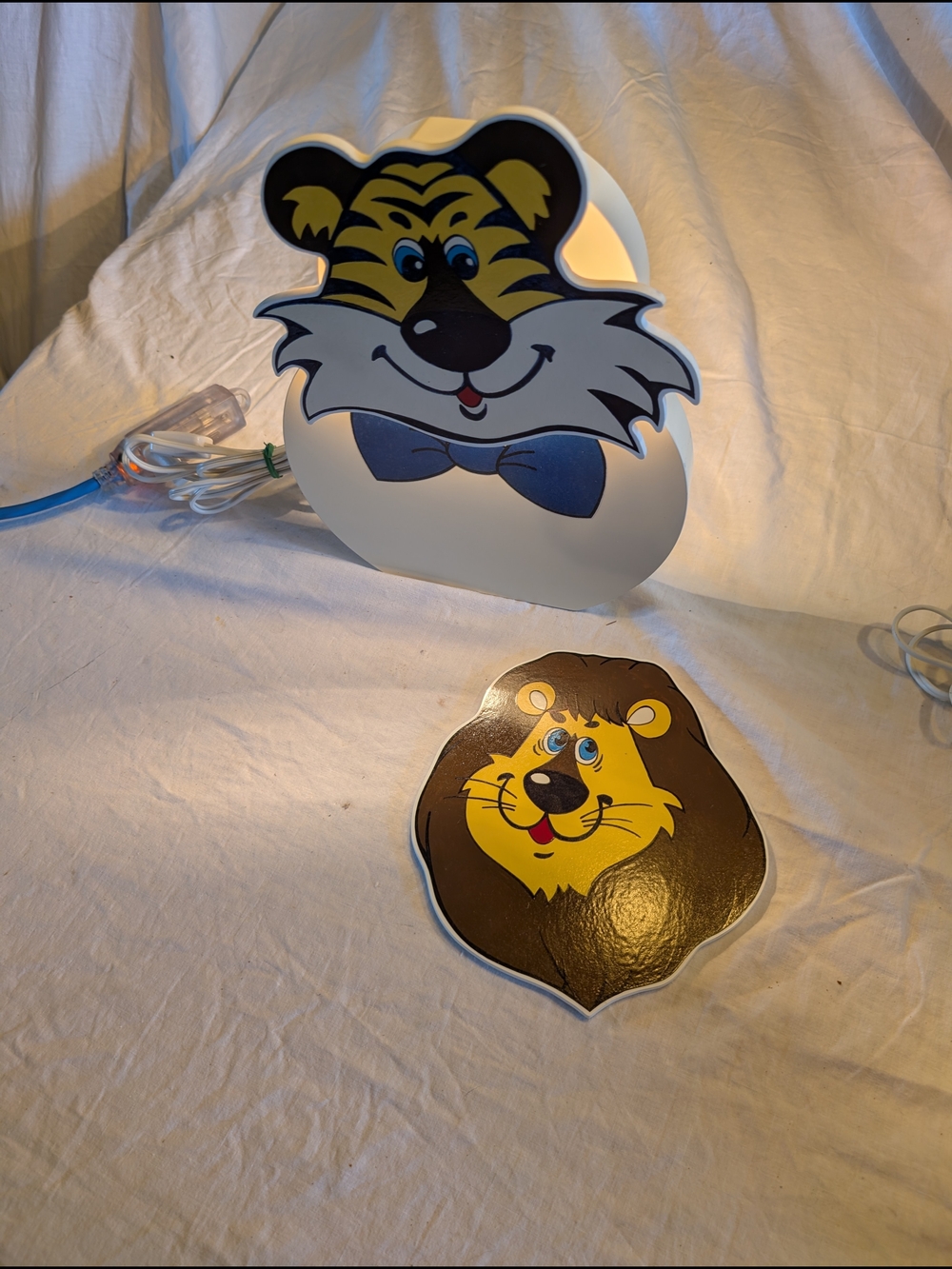 2/70$ Vintage Yellow Tiger & Lion Night Light Set